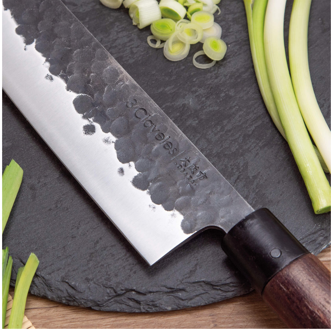 Cuchillo Nakiri 7″ – 3 Claveles Osaka