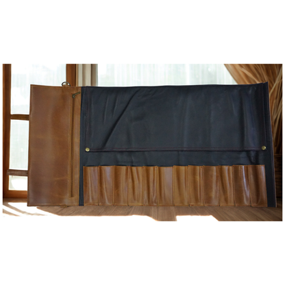 Porta cuchillos de cuero color miel.