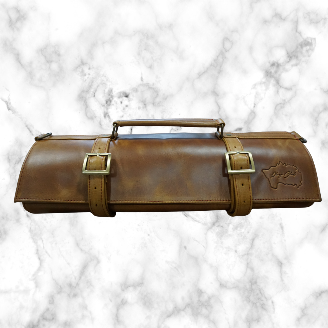 Porta cuchillos de cuero color miel.