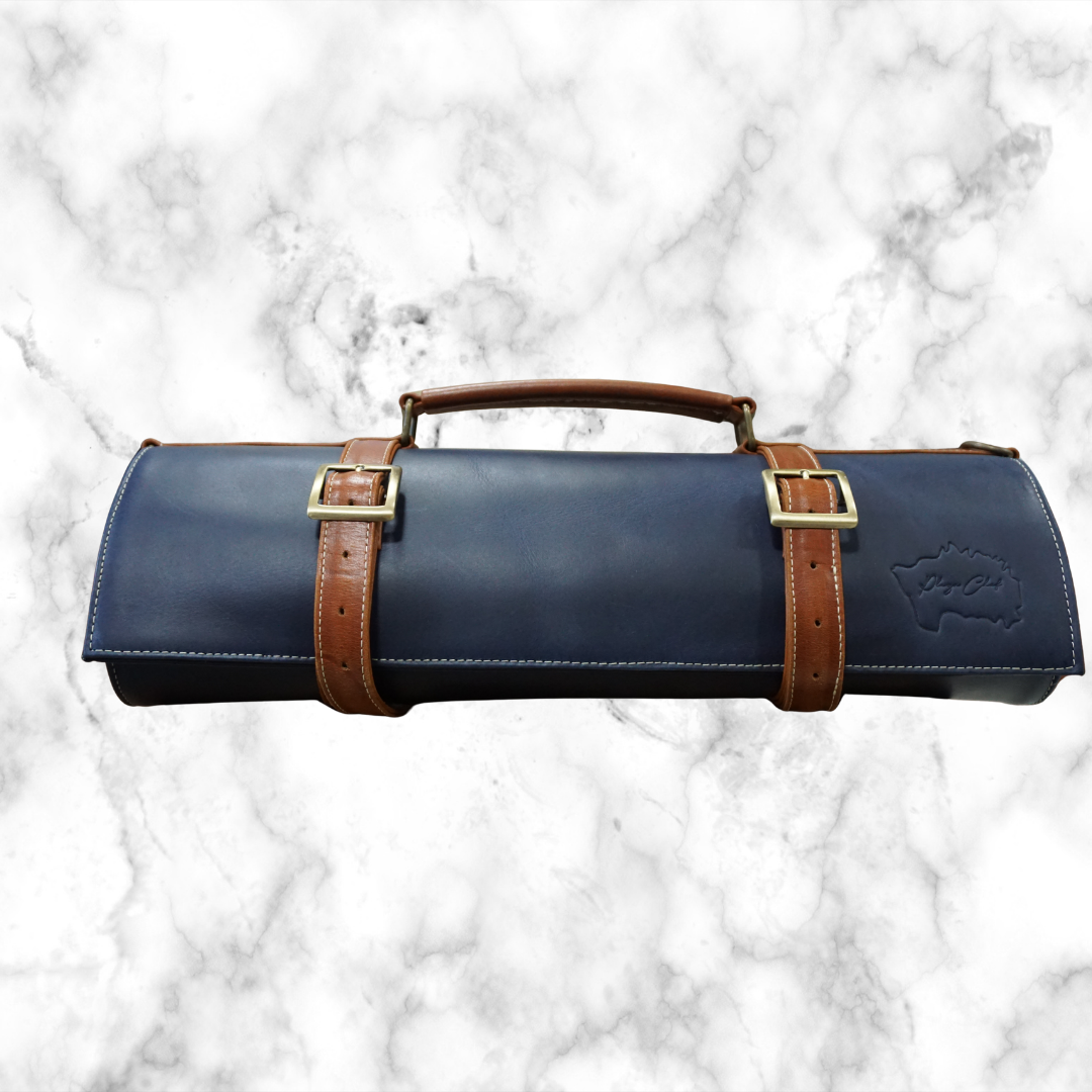 Porta cuchillos de cuero color azul.