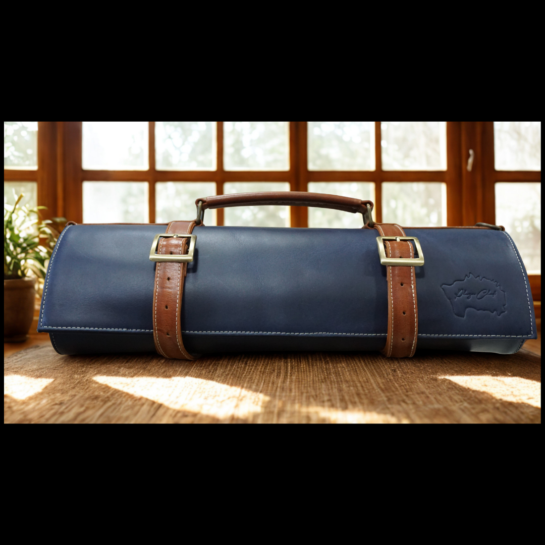 Porta cuchillos de cuero color azul.